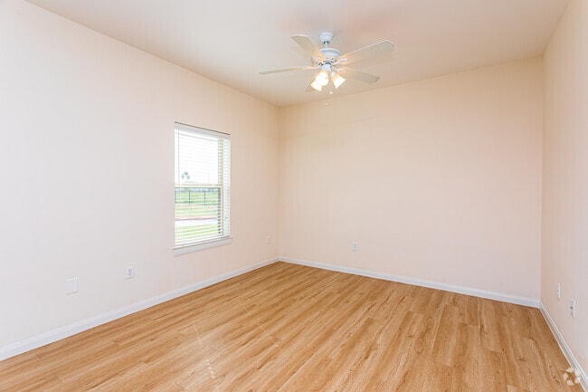 1HAB, 1BA - 645SF "The Block in Sala de estar - Midtown Weslaco