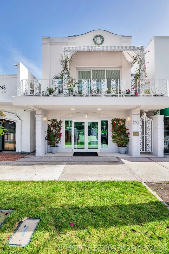 Building Photo - 255 Royal Poinciana Way