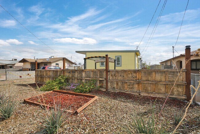 Building Photo - 1229 S 13th Ave