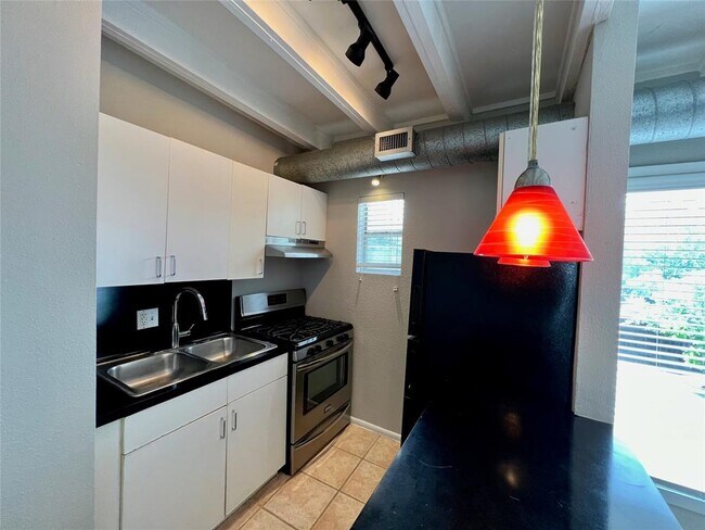 Building Photo - 219 Marshall St