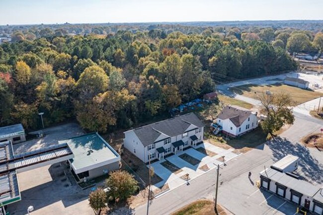 Building Photo - New Construction! 3 bed 2.5 bath townhome
