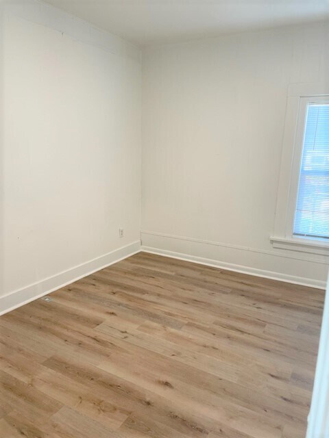 Foto del edificio - 327 Howard Ave