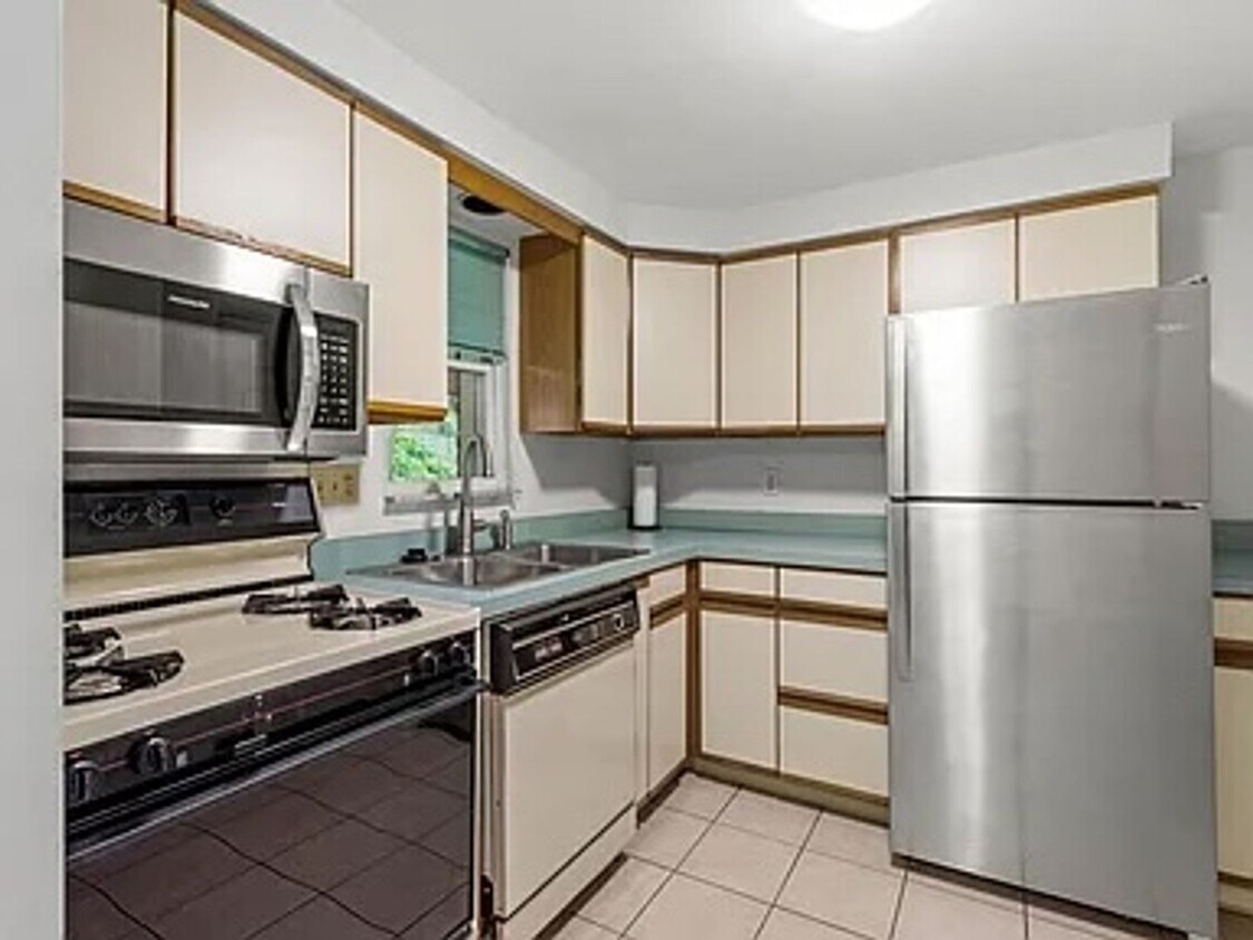 Foto principal - AVAILABLE 6/1! CONVENIENTLY LOCATED 2 BEDR...