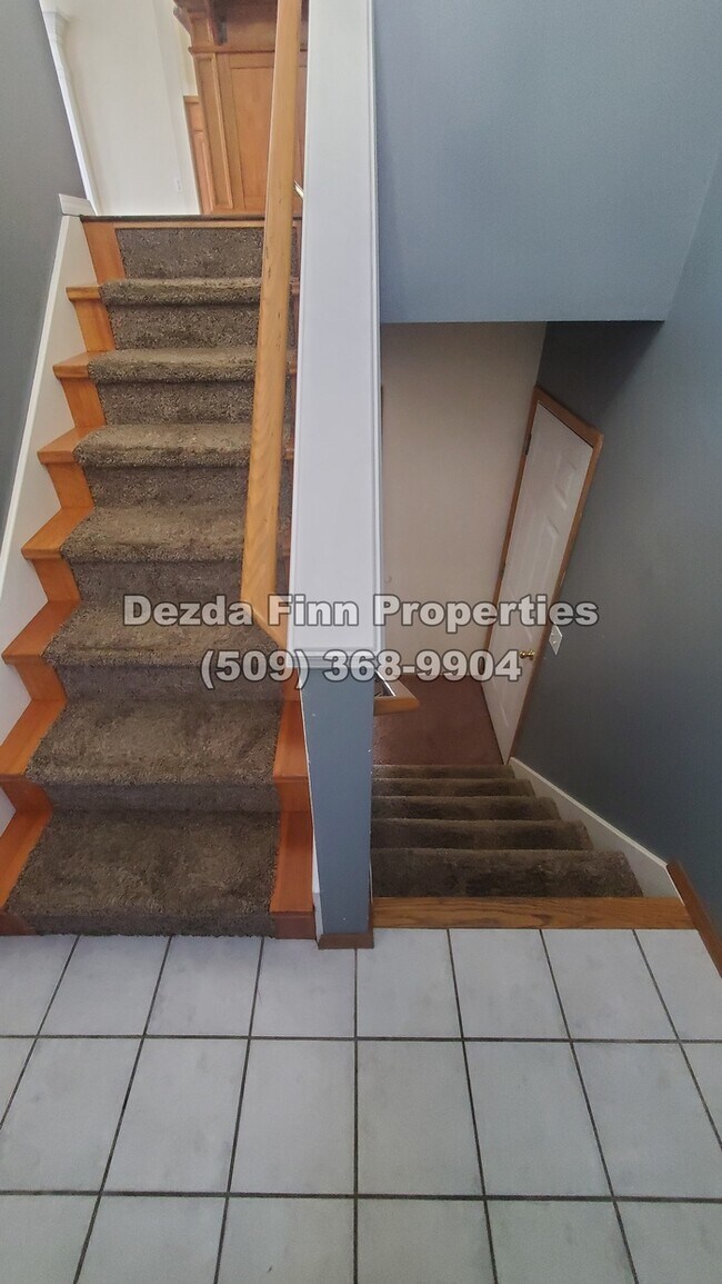 Foto del edificio - Super convenient 3 bed, 3 bath available NOW