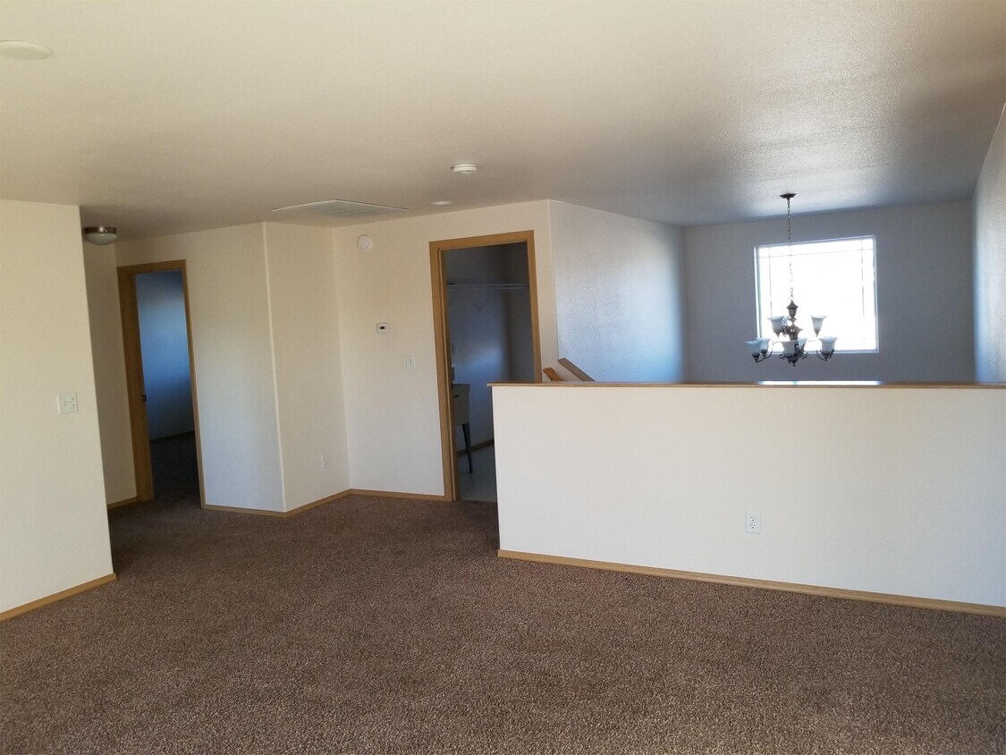 Building Photo - 5608 Springfield Dr