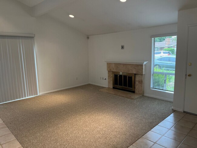 Foto del edificio - 2 Bedroom, Single Story Condo With A/C!
