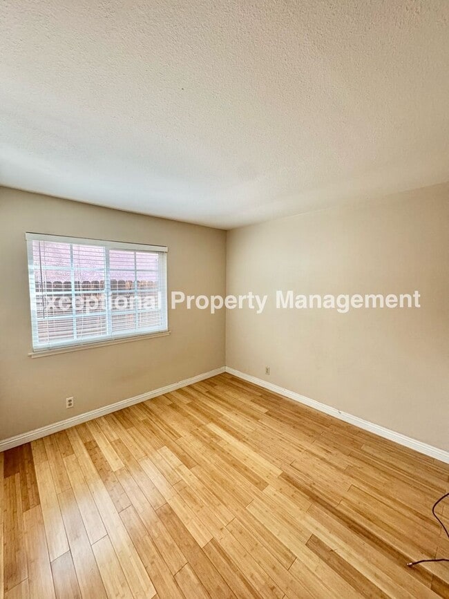 Building Photo - Move in ready 4 bed 3 bath home with 1 bed...