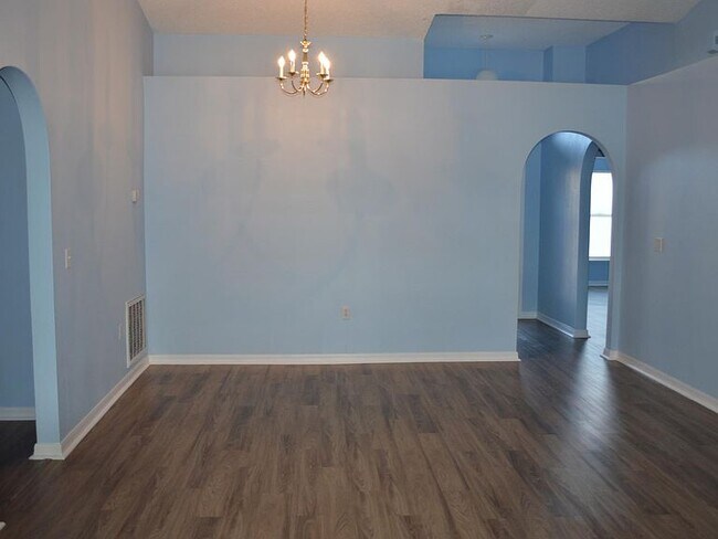 Building Photo - 12639 Lake Vista Dr