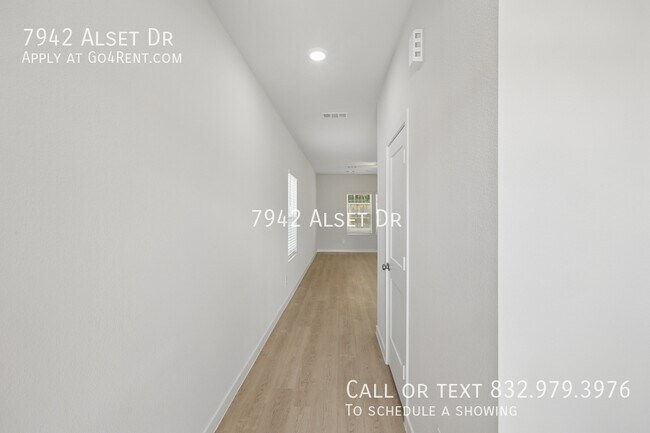 Foto del edificio - 7942 Alset Dr