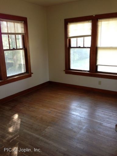 Building Photo - 3 br, 1 bath House - 2608 E 32nd