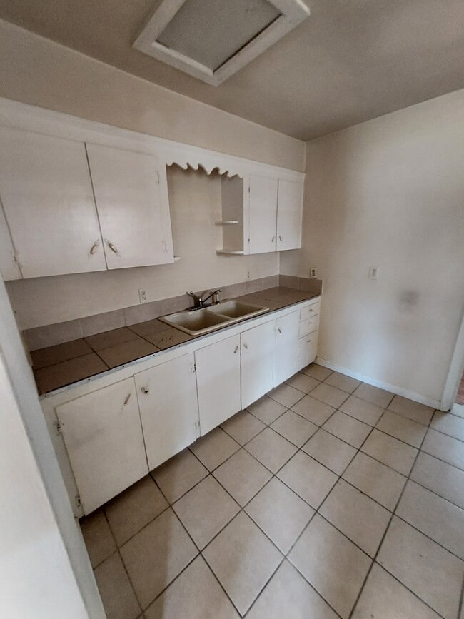 Building Photo - 2118 Hatcher Rd