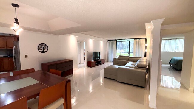 Foto del edificio - 9735 NW 52nd St