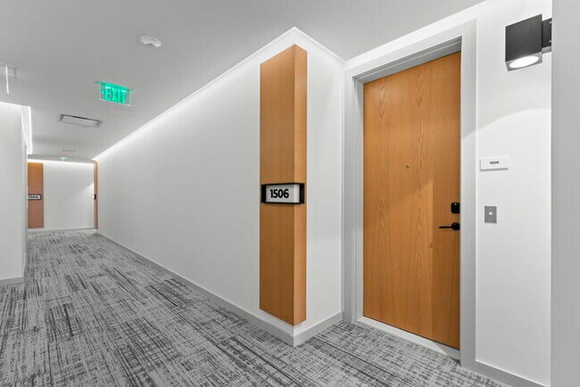 Foto del edificio - BEAUTIFUL Luxury Condo in Downtown St Pete...