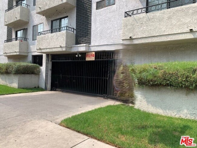 Foto del edificio - 4353 Coldwater Canyon Ave