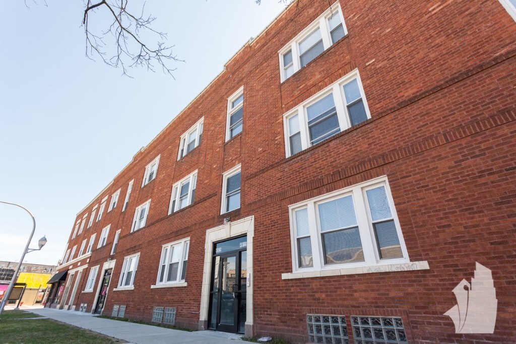 Primary Photo - 4042 N Milwaukee Ave