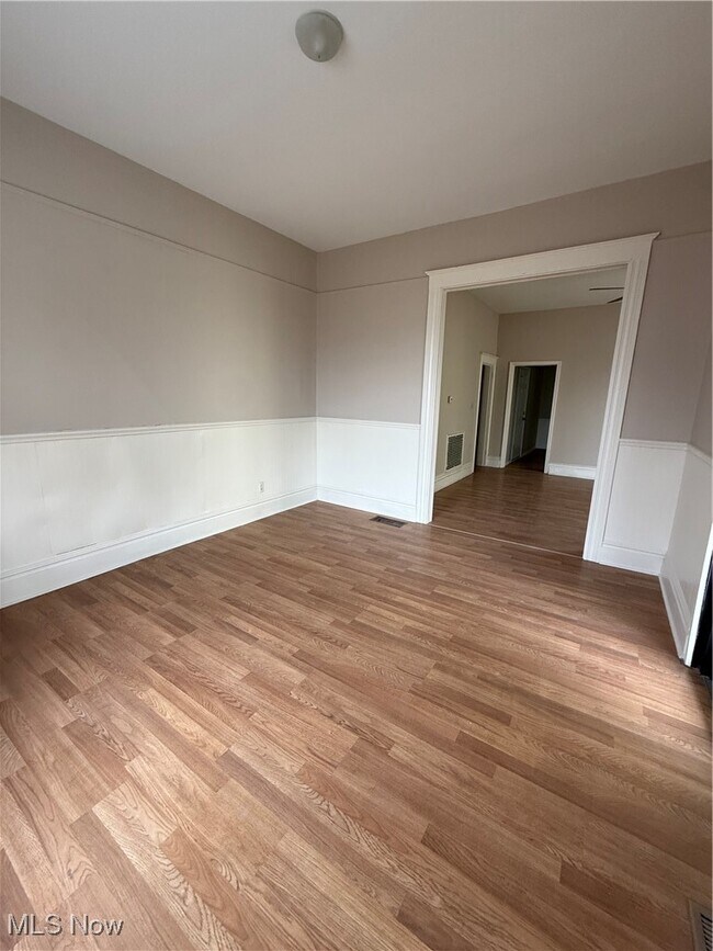 Foto del edificio - 1337 Maple Ave