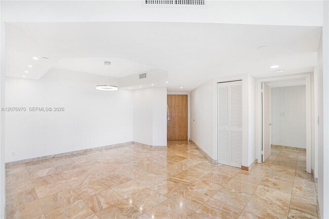 Building Photo - 3600 Yacht Club Dr