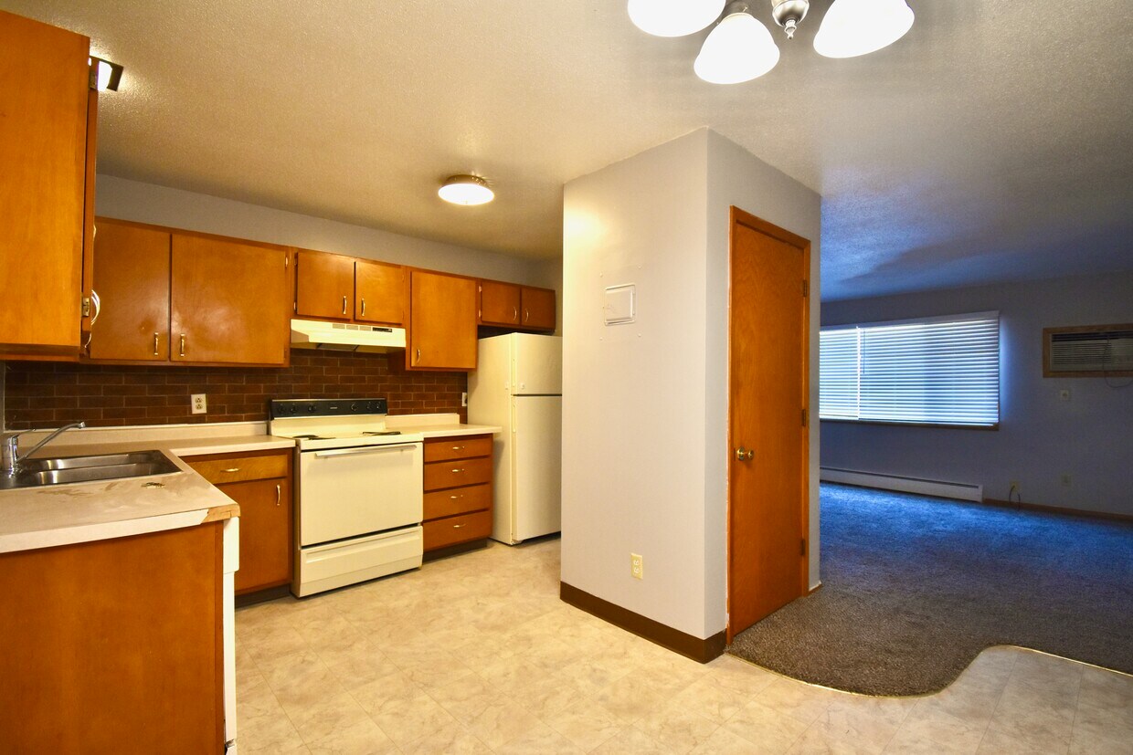 Primary Photo - 102 5th St E