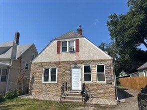Building Photo - 919 3rd St E