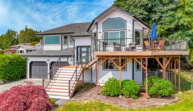 Photo - 1123 Puget Dr E House