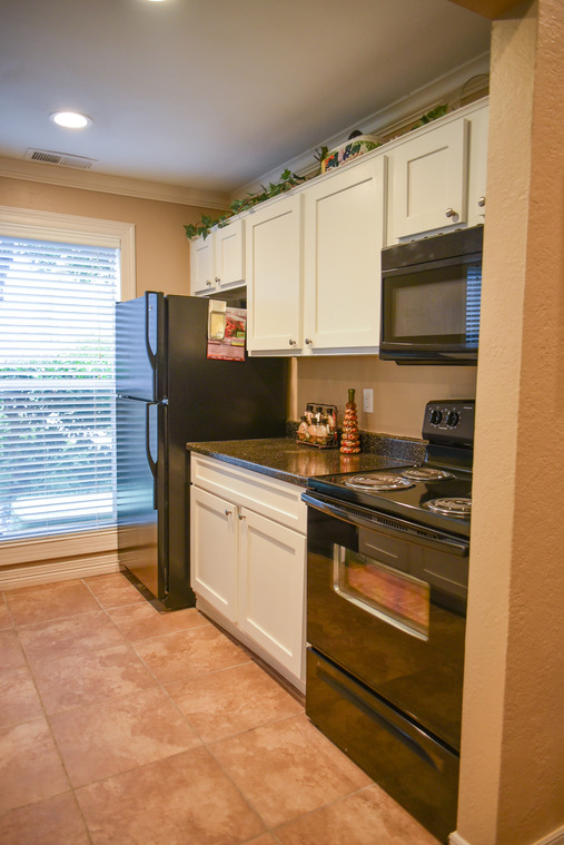 Primary Photo - 2050 W University Dr
