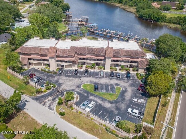 Foto del edificio - 1307 River Hills Cir E