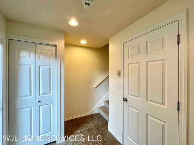 Building Photo - 2 br, 1.5 bath House - 12030 28th Ave NE #A