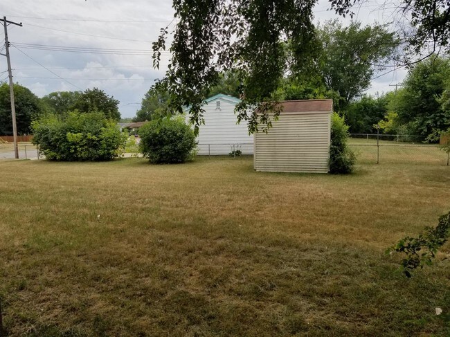 Building Photo - 2630 Woodruff Ln