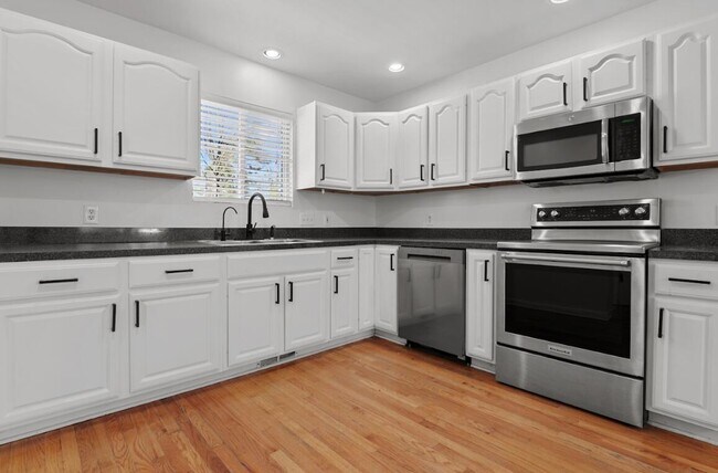 Foto del edificio - 733 Luna Ct