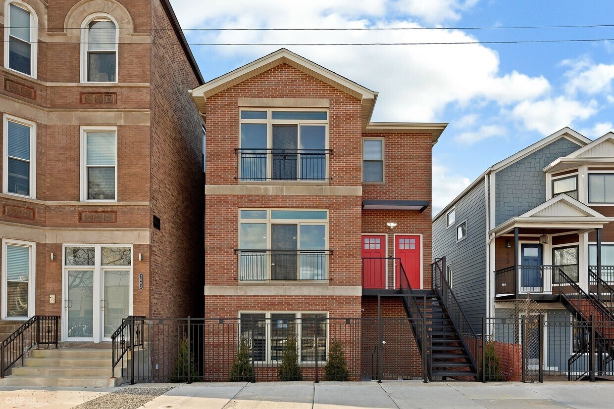 Foto principal - 2000 S Desplaines St