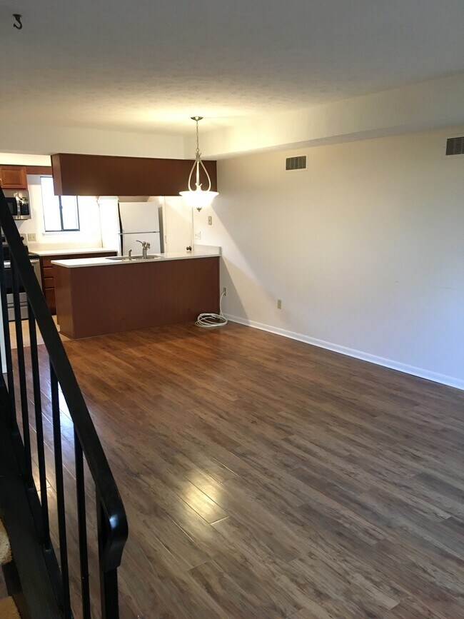 living room - 432 Eastbrooke Ln