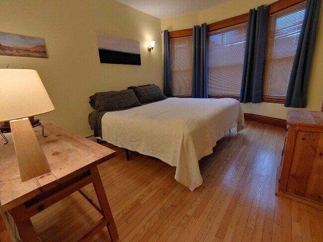 Bedroom - 735 Amherst St