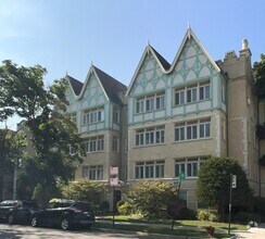 Building Photo - 2206 W Granville Ave