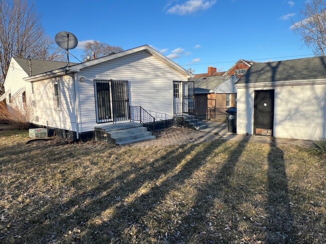 Building Photo - 2 bedroom 1 bathroom