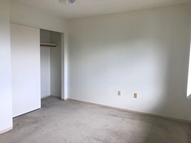 Foto del edificio - Kumelewai Gardens 1 Bedroom, 1 Bath, 1 Par...