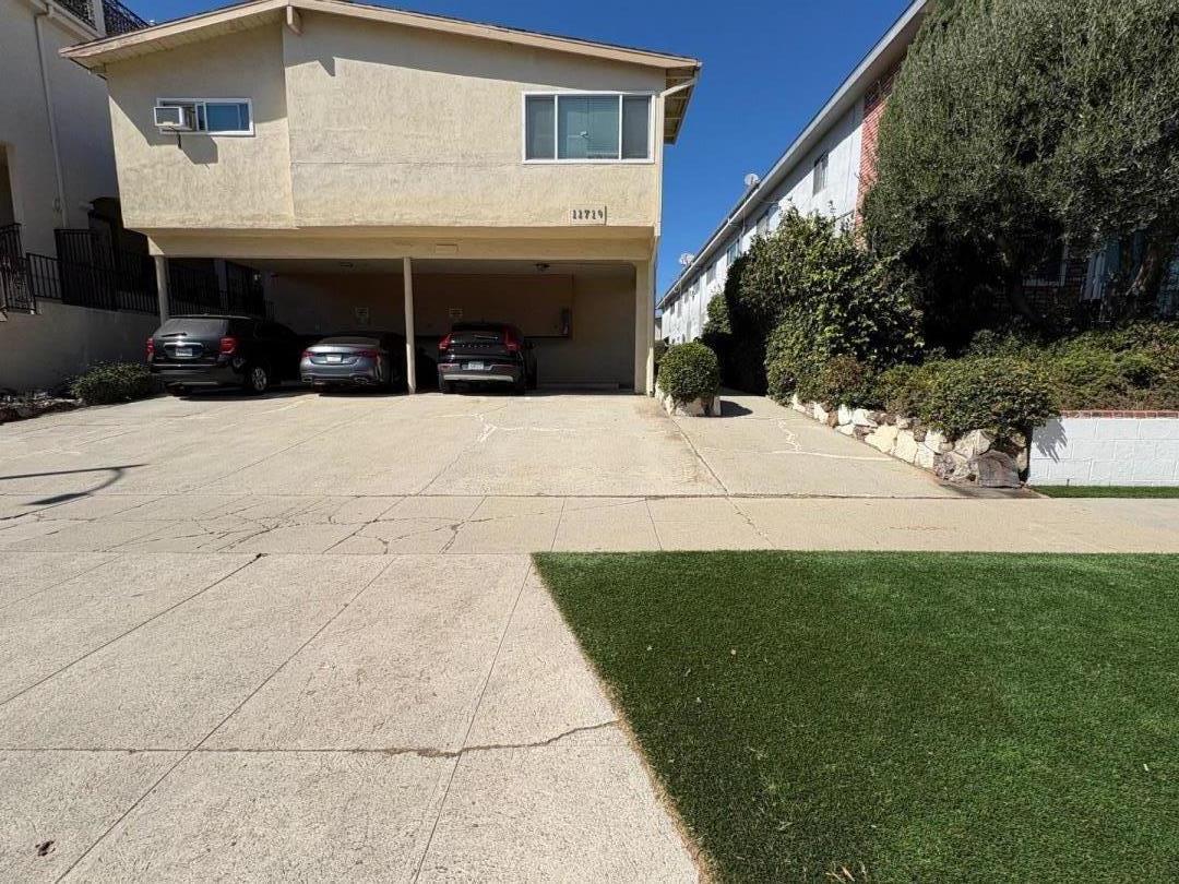 Primary Photo - 11719 Mayfield Ave