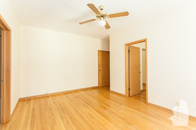 Foto del edificio - 635 W Barry Ave