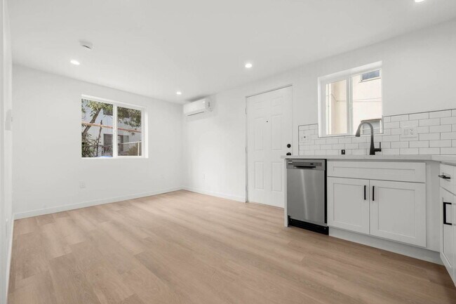 Foto del edificio - 4012 S Hillcrest Dr
