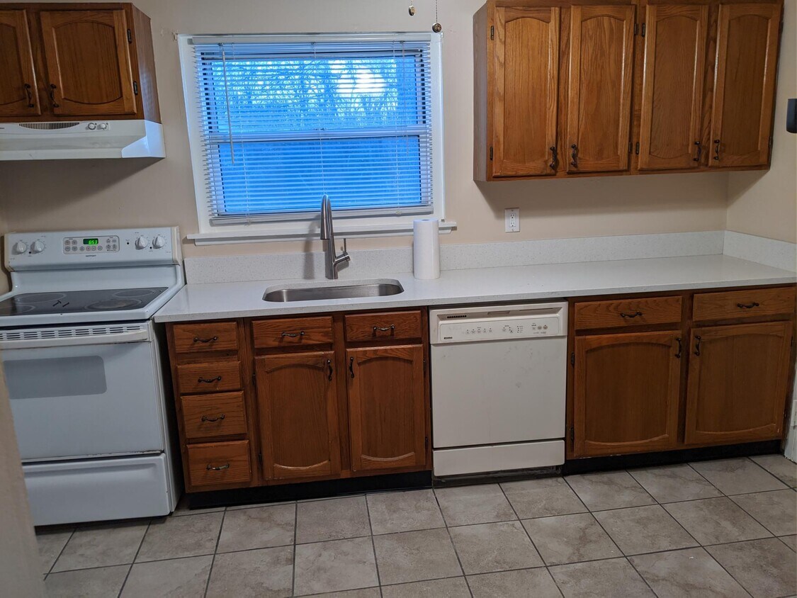 494 Oak Ave Unit 35, Cheshire, CT 06410 Condo for Rent in Cheshire