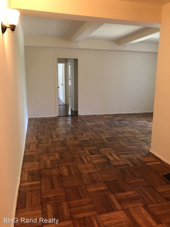 Foto del edificio - 1601 Metropolitan Ave