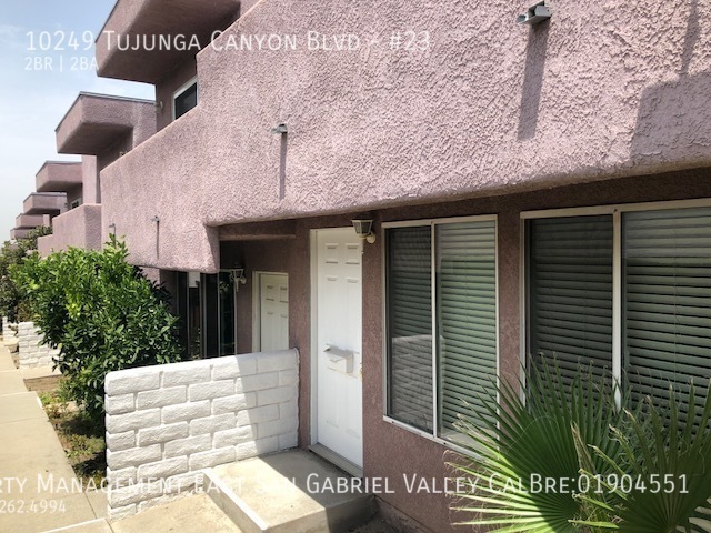 Building Photo - GORGEOUS REMODELED TWO BEDROOM CONDO IN TU...