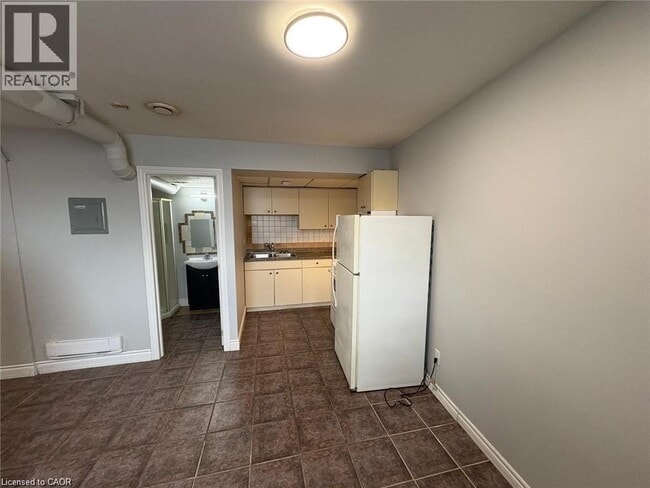 Building Photo - 7 Mary St