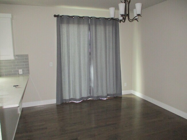 Foto del edificio - Beautiful, Dog Friendly - 3 Bedroom, 2.5 B...