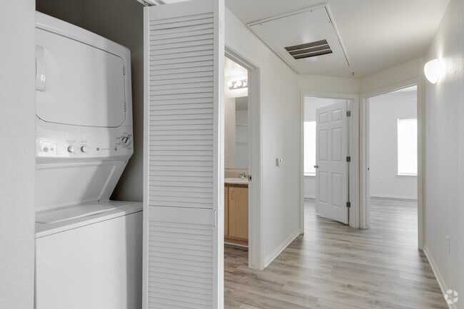 2BR, 2BA - 689SF - Tierra Pointe Apartments