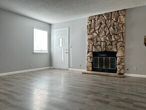Building Photo - 933 W Atkins Ave