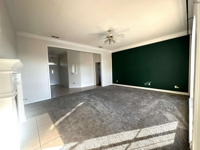 Foto del edificio - 3028 Whitehall Ln