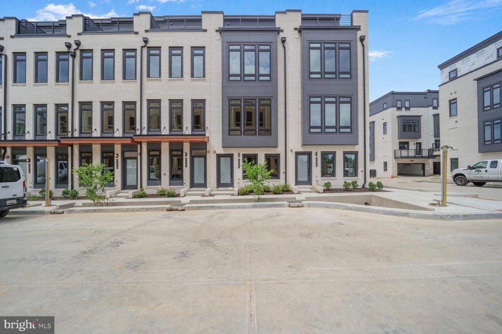 Foto principal - 2614 Connecticut Ave NW