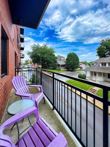 Building Photo - 1200 E Walnut St