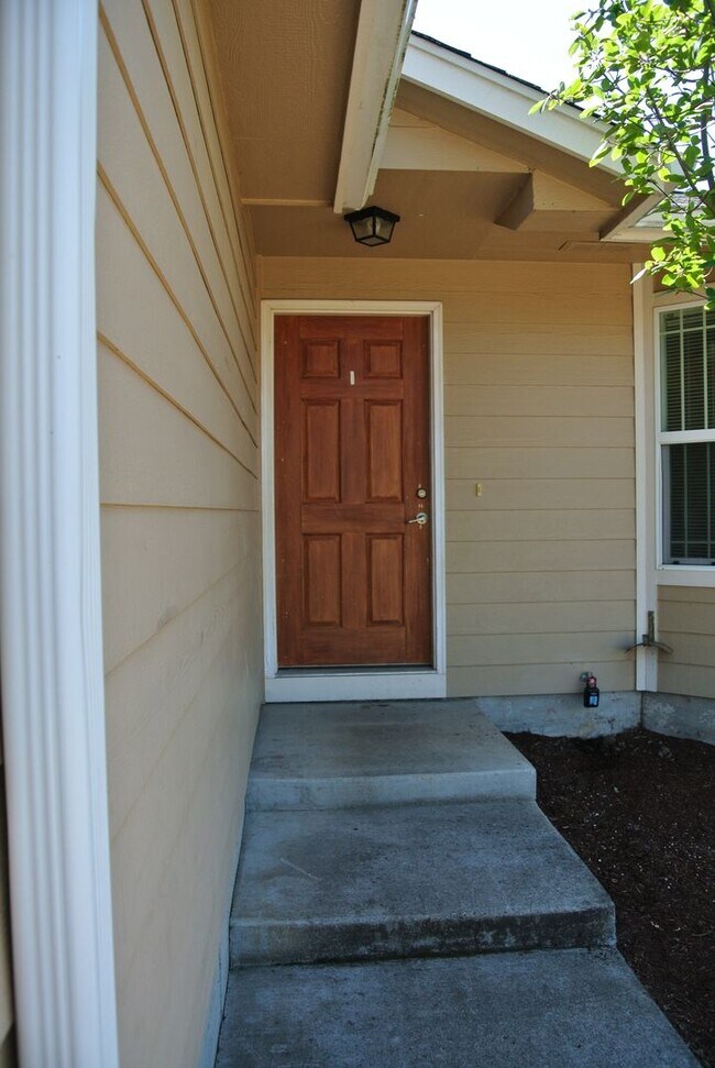 Foto del edificio - Beautiful 3 Bedroom 2 Bath Home in NE Albany