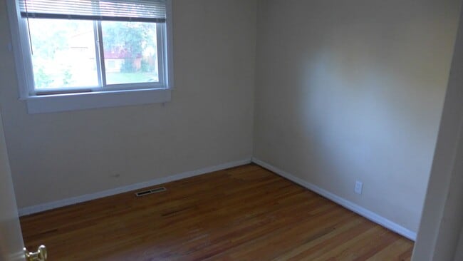 Building Photo - 560 S 40th St